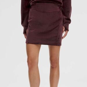 NEW Lululemon Scuba HR Mini Skirt - Velvet - Garnet - Size Medium